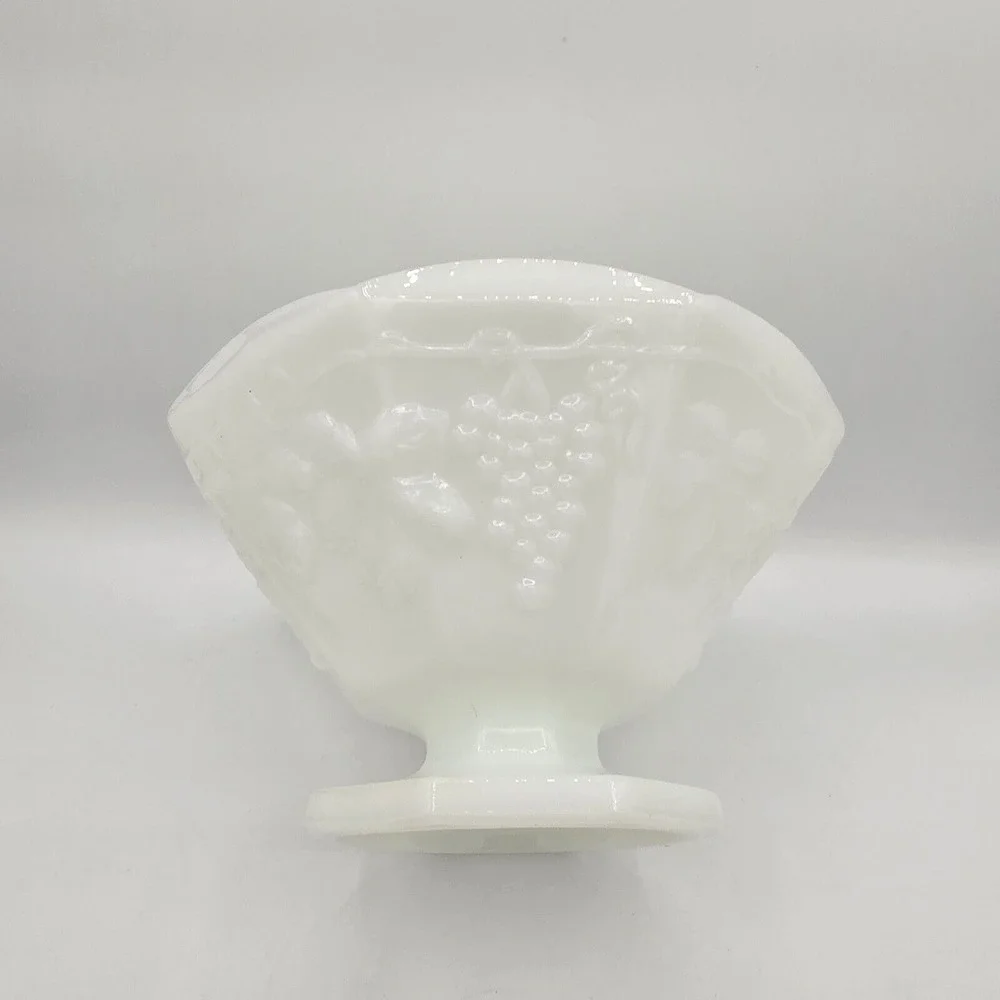 Vintage Indiana‎ Glass Company Milk Glass Pedestal Bowl Grape Vine Collectible